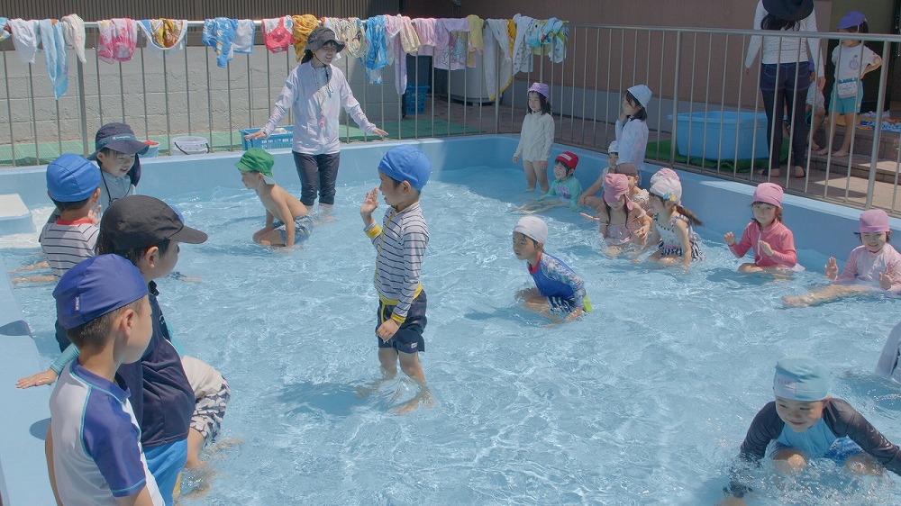 ③ 夏が待ち遠しい園内プール